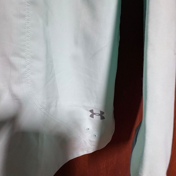 Beautiful light turquoise Under Armour sport shirt - Picture 2 of 5
